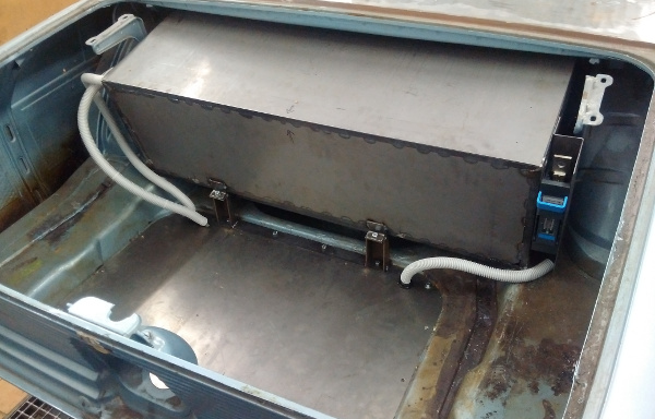 P5_20M_Cabrio Batteriekasten Kofferraum